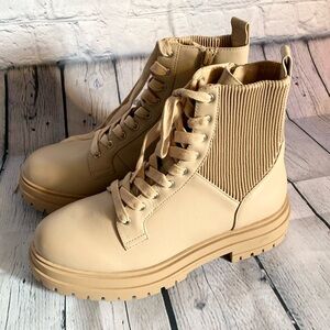 Chelsea Violet Rumi Boots: Size 7